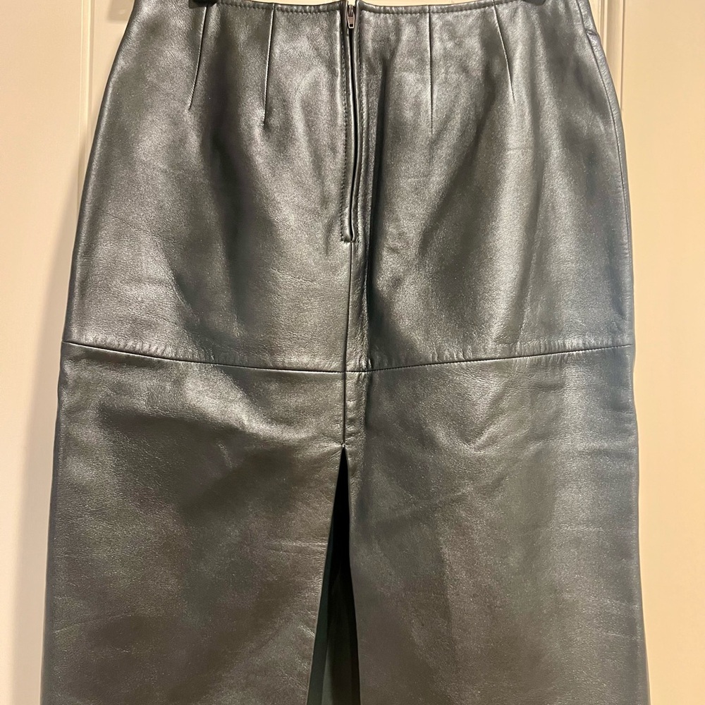 Vakko Lether Skirt - Picture 3 of 11